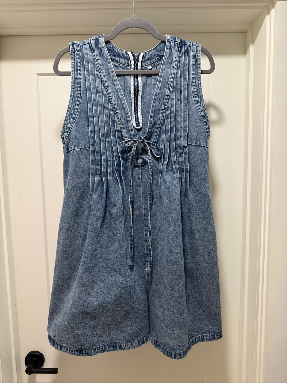 Denim Women’s Tie-Front Romper in Light Blue, size medium - Picture 2 of 10